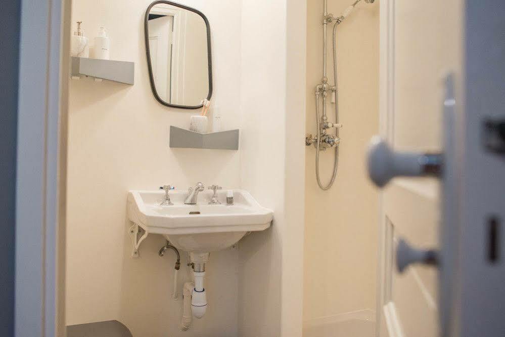 Marnie Et Mister H Bed & Breakfast Rennes Ngoại thất bức ảnh